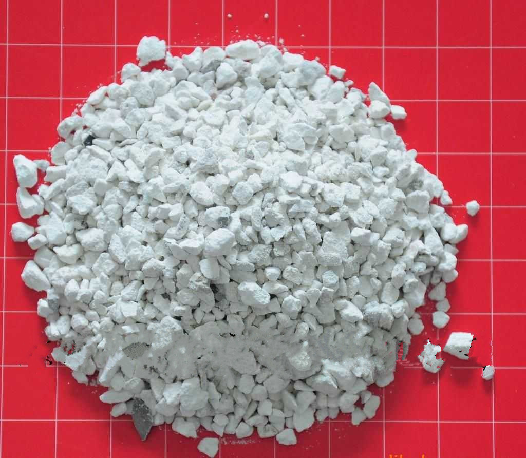 生石灰在養(yǎng)雞中的作用有哪些？用途及用法